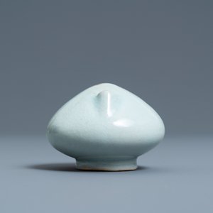 A Korean celadon-glazed water dropper, 20th C. — photo 3