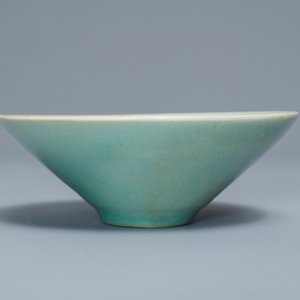 A Korean conical celadon bowl with underglaze floral design, Goryeo or later — 照片 6