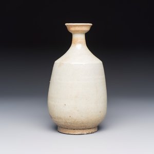 A Korean cream-glazed bottle vase — photo 1
