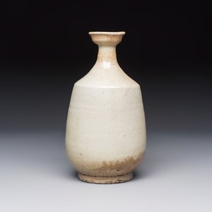 A Korean cream-glazed bottle vase — photo 2