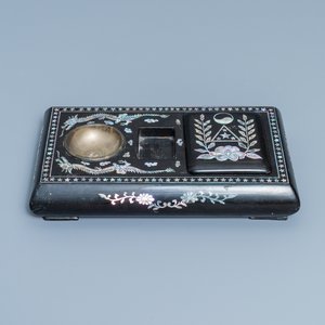 A Korean desk set in black lacquer with mother of pearl inlay, Korean-American diplomatic gift, 1950's — photo 2