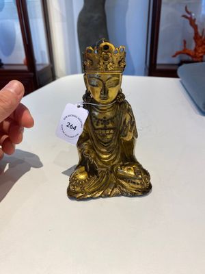 A Korean gilt bronze sculpture of Guanyin, 17th C. — 照片 1