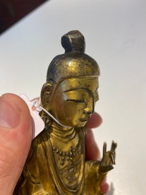 A Korean gilt bronze sculpture of Guanyin, 17th C. — 照片 11