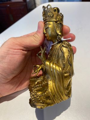 A Korean gilt bronze sculpture of Guanyin, 17th C. — 照片 3