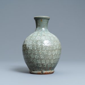 A Korean slip-inlaid celadon vase, probably Joseon, 18th C. — photo 3