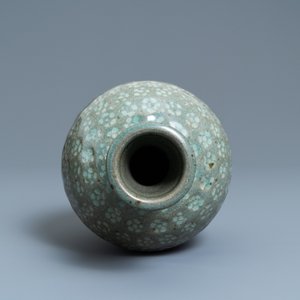 A Korean slip-inlaid celadon vase, probably Joseon, 18th C. — photo 5