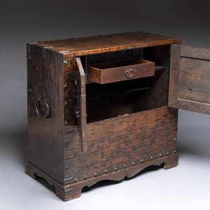 A Korean wooden cabinet or Morijang 머릿장, Joseon, 19th C. — 照片 2