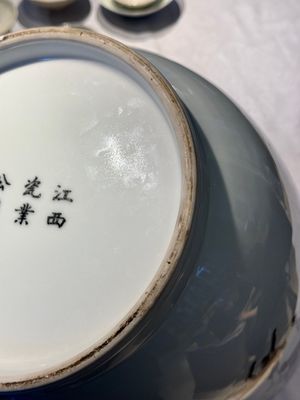 A large and extremely rare Chinese grisaille vase, signed Wang Xiaofan 王曉凡, Jiangxi Ciye Gongsi 江西瓷業公司 mark, dated 1950 — photo 28