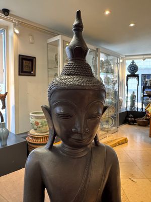 A large and fine Burmese bronze Buddha with two servants, 16/17th C. — 照片 2