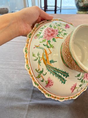 A large and fine Chinese Canton famille rose 'birds among flowering branches' Bencharong tazza for the Thai market, 19th C. — photo 10