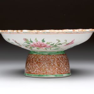 A large and fine Chinese Canton famille rose 'birds among flowering branches' Bencharong tazza for the Thai market, 19th C. — photo 3