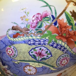 A large and fine Chinese famille rose baluster vase and cover, Yongzheng/Qianlong — 照片 30
