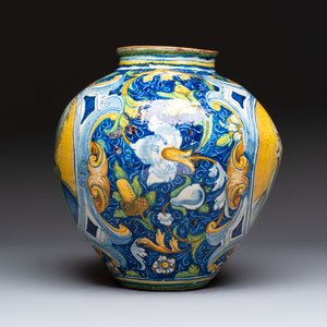 A large and fine Italian maiolica drug jar or 'vaso a palla' with two male portrait busts, workshop of Maestro Domenico, Venice, 3rd quarter 16th C. — photo 2