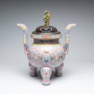 A large and impressive Chinese famille rose 'bajixiang and lotus scroll' censer with a wooden cover, Jiaqing mark and of the period — photo 1