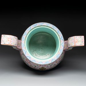 A large and impressive Chinese famille rose 'bajixiang and lotus scroll' censer with a wooden cover, Jiaqing mark and of the period — photo 14