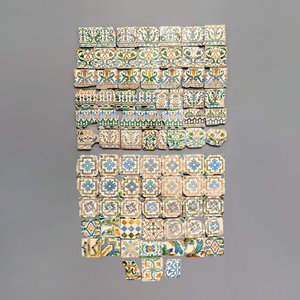 A large and varied collection of 82 polychrome tiles, Spain, 16/17th C — photo 1