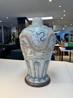 A large Annamese or Vietnamese blue and white inscribed altar vase, 16th C. — photo 4