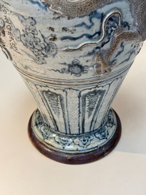 A large Annamese or Vietnamese blue and white inscribed altar vase, 16th C. — photo 7