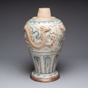 A large Annamese or Vietnamese blue and white inscribed altar vase, 16th C. — photo 6