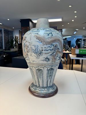 A large Annamese or Vietnamese blue and white inscribed altar vase, 16th C. — foto 5