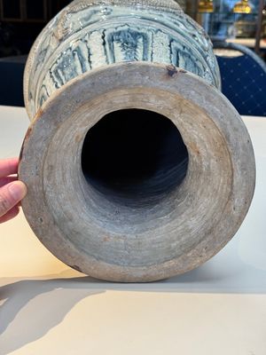 A large Annamese or Vietnamese blue and white inscribed altar vase, 16th C. — foto 10