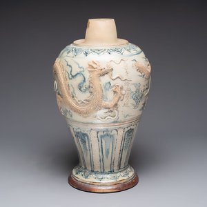 A large Annamese or Vietnamese blue and white inscribed altar vase, 16th C. — foto 1