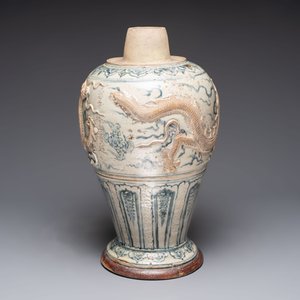 A large Annamese or Vietnamese blue and white inscribed altar vase, 16th C. — foto 3