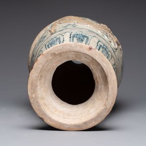A large Annamese or Vietnamese blue and white inscribed altar vase, 16th C. — foto 8