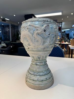 A large Annamese or Vietnamese blue and white inscribed altar vase, 16th C. — photo 2