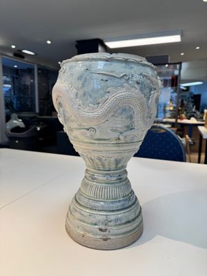 A large Annamese or Vietnamese blue and white inscribed altar vase, 16th C. — photo 3