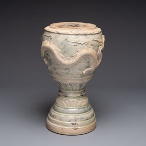 A large Annamese or Vietnamese blue and white inscribed altar vase, 16th C. — photo 3