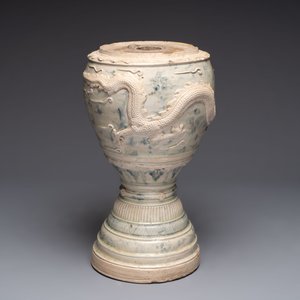 A large Annamese or Vietnamese blue and white inscribed altar vase, 16th C. — photo 4