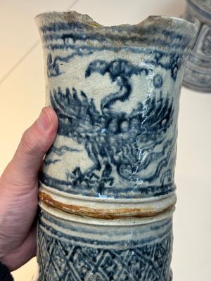 A large Annamese or Vietnamese blue and white inscribed two-piece altar vase, 16th C. — 照片 16