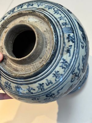 A large Annamese or Vietnamese blue and white inscribed two-piece altar vase, 16th C. — 照片 20