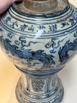 A large Annamese or Vietnamese blue and white inscribed two-piece altar vase, 16th C. — 照片 21