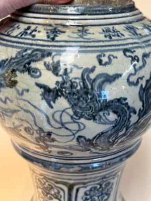 A large Annamese or Vietnamese blue and white inscribed two-piece altar vase, 16th C. — 照片 22