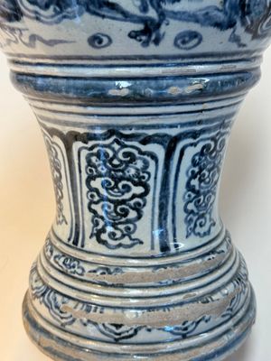A large Annamese or Vietnamese blue and white inscribed two-piece altar vase, 16th C. — 照片 24