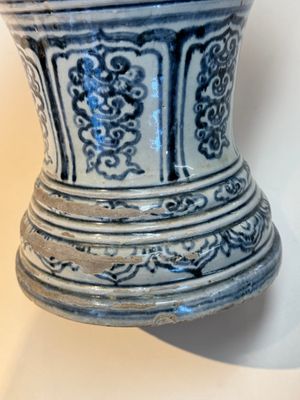 A large Annamese or Vietnamese blue and white inscribed two-piece altar vase, 16th C. — 照片 25