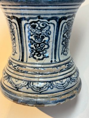A large Annamese or Vietnamese blue and white inscribed two-piece altar vase, 16th C. — 照片 27