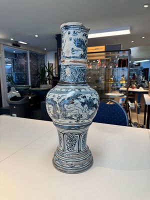 A large Annamese or Vietnamese blue and white inscribed two-piece altar vase, 16th C. — 照片 5