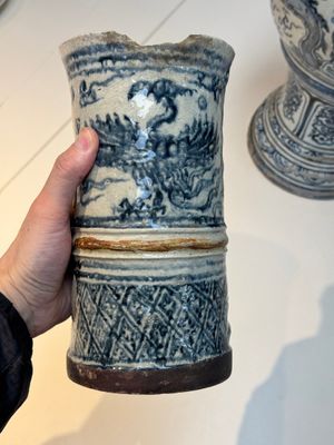 A large Annamese or Vietnamese blue and white inscribed two-piece altar vase, 16th C. — 照片 6