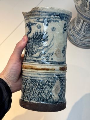A large Annamese or Vietnamese blue and white inscribed two-piece altar vase, 16th C. — 照片 7