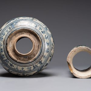 A large Annamese or Vietnamese blue and white inscribed two-piece altar vase, 16th C. — 照片 7