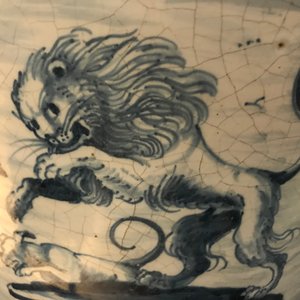 A large blue and white armorial jardiniere with fighting animals, Talavera, Spain, 17/18th C. — 照片 12