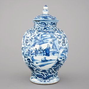 A large blue and white Chinese porcelain baluster jar and cover, Ming Dynasty — photo 2