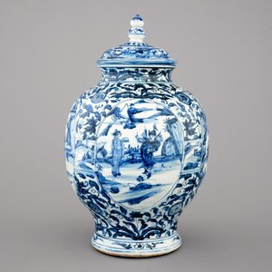A large blue and white Chinese porcelain baluster jar and cover, Ming Dynasty — photo 3