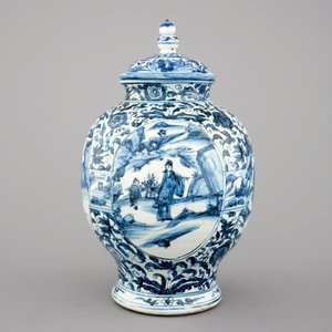 A large blue and white Chinese porcelain baluster jar and cover, Ming Dynasty — photo 4