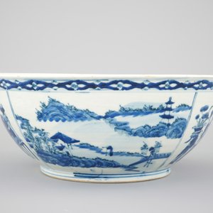 A large blue and white Chinese porcelain bowl with go players, Xuantong mark and probably of the period (1908-1912) — photo 4