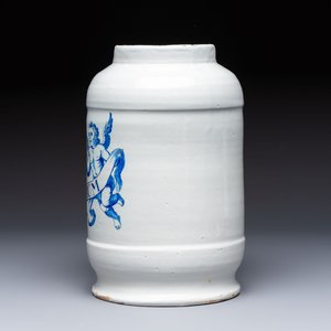 A large blue and white Dutch Delft albarello and cover inscribed 'MEL ALBUM', 18th C. — photo 3
