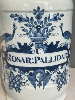 A large blue and white Dutch Delft albarello, inscribed 'Rosar:Pallidar', 18th C. — foto 10